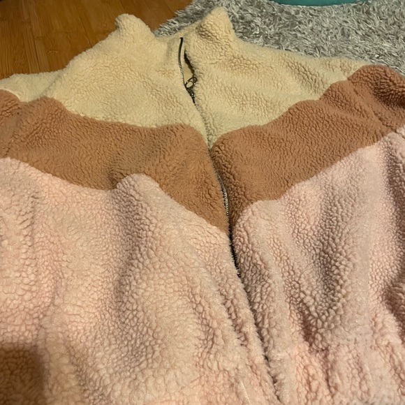 Fuzzy jacket - Picture 4 of 4